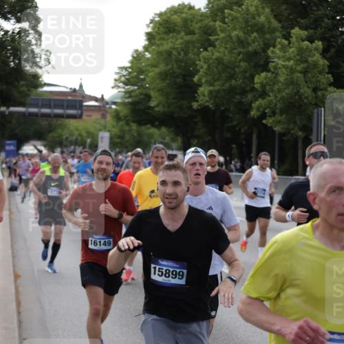29.06.2025 - hella hamburg halbmarathon Jannik Wohlers http://msf.ph/oto/8247839 29.06.2025 09:55:42 Lombardsbrücke 1061, 1216, 1257, 1502, 1507, 1689, 2083, 2250, 2260, 2504, 2818, 2864, 3060, 3543, 4557, 5116, 6115, 6134, 7100, 7178, 7224, 7332, 7657, 8273, 8335, 8668, 8821, 8989, 9074, 9551, 10408, 10596, 10895, 11009, 11211, 11429, 11467, 11645, 12523, 12779, 12875, 13159, 13301, 13672, 13758, 13803, 13812, 13875, 14628, 14928, 15157, 15384, 15392, 15502, 15714, 15829, 15868, 15899, 16149, 16175, 16623, 16738, 16877, 17127, 17131, 17282, 17842, 17962, 18021 meine-sportfotos.de