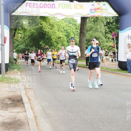 29.06.2025 - hella hamburg halbmarathon MichiJ http://msf.ph/oto/8247857 29.06.2025 10:28:37 Zwischen KM18-KM19 2573, 2972, 4565, 5709, 5803, 8319, 11714, 14077, 15421, 15689, 18013, 18979 meine-sportfotos.de
