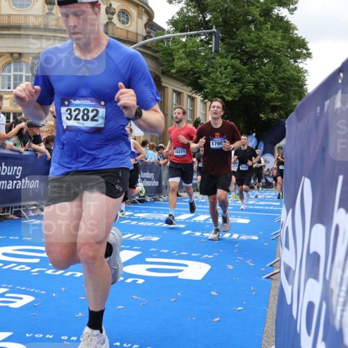 29.06.2025 - hella hamburg halbmarathon Strokosch-Dieckow http://msf.ph/oto/8247903 29.06.2025 10:39:15 Ziel 2044, 3282, 4565, 5752, 6037, 8319, 8925, 11305, 12046, 13479, 13729, 14311, 14359, 15556, 15866, 16656, 17646, 17668, 18149, 18547 meine-sportfotos.de
