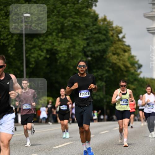 29.06.2025 - hella hamburg halbmarathon Dr. Thomas Lammeyer http://msf.ph/oto/8247909 29.06.2025 10:14:17 Kennedybrücke 1052, 1186, 1456, 1483, 1513, 4389, 7058, 7250, 7685, 8090, 8685, 8890, 9681, 9816, 9988, 11027, 11180 meine-sportfotos.de