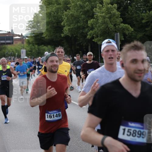 29.06.2025 - hella hamburg halbmarathon Jannik Wohlers http://msf.ph/oto/8247911 29.06.2025 09:55:43 Lombardsbrücke 1061, 1216, 1257, 1502, 1507, 1689, 2083, 2250, 2260, 2504, 2818, 2864, 3060, 3543, 4557, 5116, 6115, 6134, 7178, 7224, 7332, 7657, 8273, 8335, 8668, 8821, 8989, 9074, 10408, 10596, 10895, 11009, 11211, 11429, 11467, 11645, 12523, 12779, 12870, 12875, 13159, 13301, 13672, 13758, 13803, 13812, 13875, 14628, 14928, 15157, 15384, 15392, 15502, 15714, 15829, 15868, 15899, 16149, 16175, 16623, 16738, 16877, 17127, 17131, 17282, 17842, 17962, 18021 meine-sportfotos.de