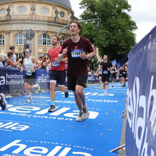 29.06.2025 - hella hamburg halbmarathon Strokosch-Dieckow http://msf.ph/oto/8247953 29.06.2025 10:39:16 Ziel 2044, 3282, 4565, 5752, 6037, 8319, 8925, 11305, 12046, 13479, 13729, 14311, 14359, 15013, 15866, 17646, 17668, 18149, 18547 meine-sportfotos.de