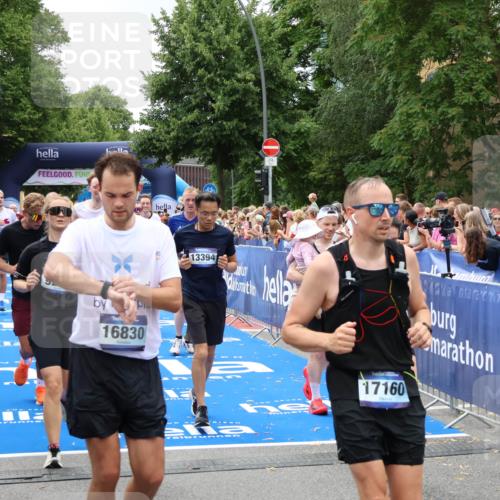 29.06.2025 - hella hamburg halbmarathon Zöllner http://msf.ph/oto/8247957 29.06.2025 10:57:33 Ziel 2236, 3435, 4502, 5015, 5134, 5728, 6281, 6302, 8393, 9727, 12144, 13245, 13394, 15695, 16093, 17758, 17828 meine-sportfotos.de
