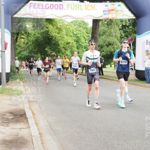 29.06.2025 - hella hamburg halbmarathon MichiJ http://msf.ph/oto/8247962 29.06.2025 10:28:37 Zwischen KM18-KM19 2573, 2972, 4565, 5709, 5803, 8319, 11714, 14077, 15421, 15689, 18013, 18979 meine-sportfotos.de