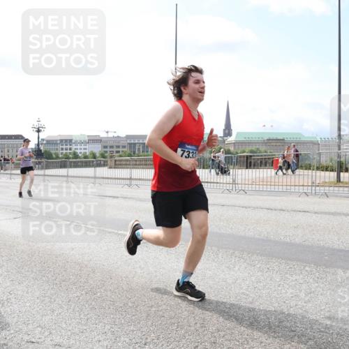 29.06.2025 - hella hamburg halbmarathon Lena Gebhardt http://msf.ph/oto/8247969 29.06.2025 10:10:10 Lombardsbrücke 1052, 1548, 1573, 3921, 4592, 5182, 5440, 5511, 7042, 7058, 7081, 7333, 7636, 8219, 8685, 8890, 9150, 9306, 9366, 9434, 9674, 9781, 9816, 10036, 10943, 11027, 11180, 12255, 12567, 13739, 13797, 14822, 15409, 16191, 16445, 16455, 16639, 16872, 17148, 17630, 17730, 17899, 18076, 18196, 18440, 18707, 19023, 19242 meine-sportfotos.de
