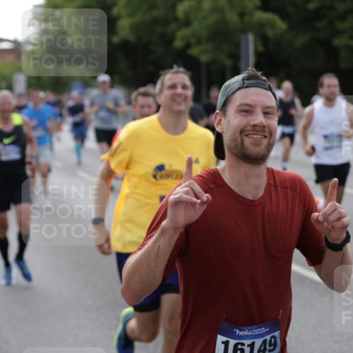 29.06.2025 - hella hamburg halbmarathon Jannik Wohlers http://msf.ph/oto/8247976 29.06.2025 09:55:44 Lombardsbrücke 1061, 1257, 1499, 1502, 1507, 1689, 2083, 2250, 2260, 2504, 2818, 2864, 3060, 3543, 4557, 5116, 6115, 6134, 6168, 7178, 7332, 7943, 8335, 8668, 8821, 8989, 9074, 10596, 11009, 11211, 11429, 11467, 11645, 12523, 12779, 12870, 12875, 13007, 13159, 13301, 13672, 13758, 13803, 13812, 13875, 14628, 14928, 15157, 15384, 15392, 15502, 15714, 15829, 15868, 15899, 16149, 16175, 16623, 16738, 16877, 17127, 17131, 17282, 17842, 17962, 18021 meine-sportfotos.de