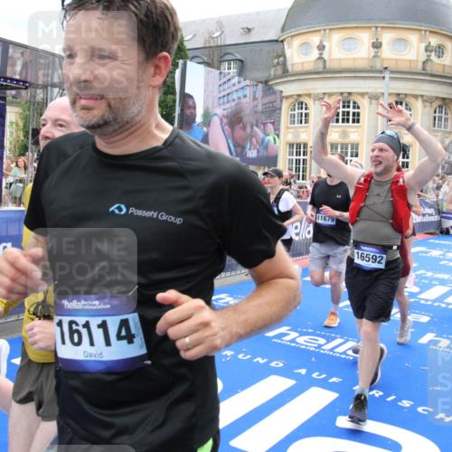 29.06.2025 - hella hamburg halbmarathon Michael Strokosch http://msf.ph/oto/8247986 29.06.2025 10:49:39 Ziel 2504, 2516, 2592, 2596, 2889, 2937, 5705, 5978, 6115, 8689, 9038, 9463, 9649, 11340, 11679, 11977, 12094, 13233, 14562, 15392, 15857, 16114, 16592, 16738, 17001, 18058 meine-sportfotos.de