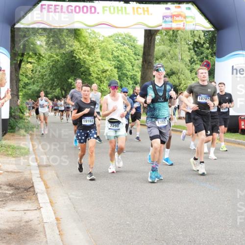 29.06.2025 - hella hamburg halbmarathon MichiJ http://msf.ph/oto/8248050 29.06.2025 10:51:25 Zwischen KM18-KM19 1194, 1702, 1992, 2298, 2782, 2979, 4542, 6585, 6907, 6908, 7081, 8520, 8561, 8810, 10962, 12837, 13171, 13793, 14176, 15915, 16095, 18707, 19162 meine-sportfotos.de