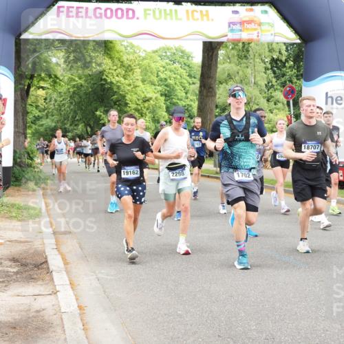 29.06.2025 - hella hamburg halbmarathon MichiJ http://msf.ph/oto/8248077 29.06.2025 10:51:25 Zwischen KM18-KM19 1194, 1702, 1992, 2298, 2782, 2979, 4542, 6585, 6907, 6908, 7081, 8520, 8561, 8810, 10962, 12837, 13171, 13793, 14176, 15915, 16095, 18707, 19162 meine-sportfotos.de