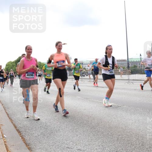 29.06.2025 - hella hamburg halbmarathon Lena Gebhardt http://msf.ph/oto/8248117 29.06.2025 10:34:03 Lombardsbrücke 1189, 1275, 1417, 1672, 1705, 1787, 1896, 2265, 2342, 2464, 2482, 2496, 2526, 2801, 2933, 3145, 3170, 3264, 3340, 3345, 3560, 3829, 3848, 4361, 4433, 4449, 4479, 4696, 4807, 4824, 4826, 4942, 5075, 5096, 5141, 5557, 5561, 5566, 5569, 5584, 5691, 5821, 5822, 5887, 6105, 6109, 6364, 6515, 6516, 6854, 6956, 7027, 7324, 7329, 7565, 7653, 8021, 8157, 8202, 8277, 8282, 8349, 8375, 8377, 8383, 8401, 8965, 9094, 9234, 9438, 9799, 9875, 9995, 10007, 10071, 10360, 10561, 10564 meine-sportfotos.de