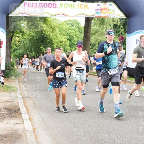 29.06.2025 - hella hamburg halbmarathon MichiJ http://msf.ph/oto/8248123 29.06.2025 10:51:25 Zwischen KM18-KM19 1194, 1702, 1992, 2298, 2782, 2979, 4542, 6585, 6907, 6908, 7081, 8520, 8561, 8810, 10962, 12837, 13171, 13793, 14176, 15915, 16095, 18707, 19162 meine-sportfotos.de