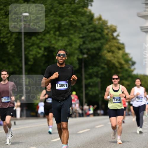 29.06.2025 - hella hamburg halbmarathon Dr. Thomas Lammeyer http://msf.ph/oto/8248152 29.06.2025 10:14:18 Kennedybrücke 1052, 1186, 1456, 1483, 1513, 4389, 7058, 7250, 7685, 8090, 8685, 8890, 9681, 9816, 9988, 11180 meine-sportfotos.de