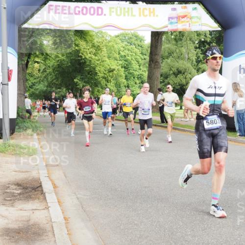 29.06.2025 - hella hamburg halbmarathon MichiJ http://msf.ph/oto/8248158 29.06.2025 10:28:38 Zwischen KM18-KM19 2573, 2972, 4565, 5709, 5803, 6649, 8370, 11714, 14077, 15421, 15689, 18013, 18979 meine-sportfotos.de