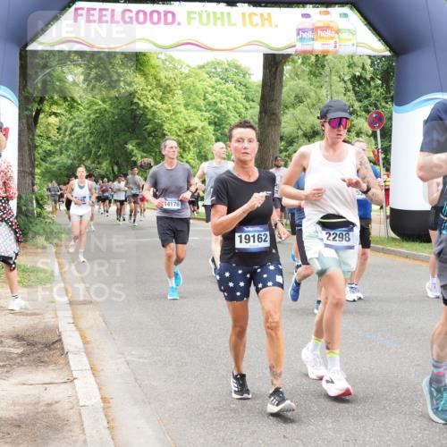 29.06.2025 - hella hamburg halbmarathon MichiJ http://msf.ph/oto/8248166 29.06.2025 10:51:26 Zwischen KM18-KM19 1194, 1702, 1992, 2298, 2782, 2979, 4542, 6585, 6907, 6908, 7081, 8520, 8561, 8810, 10962, 13171, 13793, 14176, 15915, 16095, 18707, 19162 meine-sportfotos.de