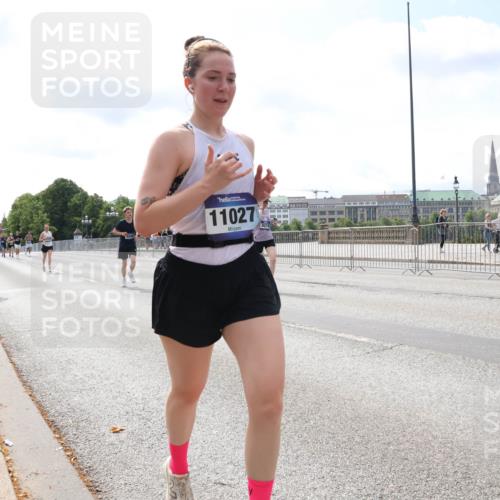 29.06.2025 - hella hamburg halbmarathon Lena Gebhardt http://msf.ph/oto/8248179 29.06.2025 10:10:11 Lombardsbrücke 1052, 1548, 1573, 3921, 4592, 5182, 5440, 5511, 7042, 7058, 7081, 7333, 7636, 8219, 8685, 8890, 9150, 9306, 9366, 9434, 9674, 9781, 9816, 10036, 10943, 11027, 11180, 12255, 12567, 13739, 13797, 14822, 15409, 16191, 16445, 16455, 16639, 16872, 17148, 17630, 17730, 17899, 18076, 18196, 18440, 18707, 19023, 19242 meine-sportfotos.de