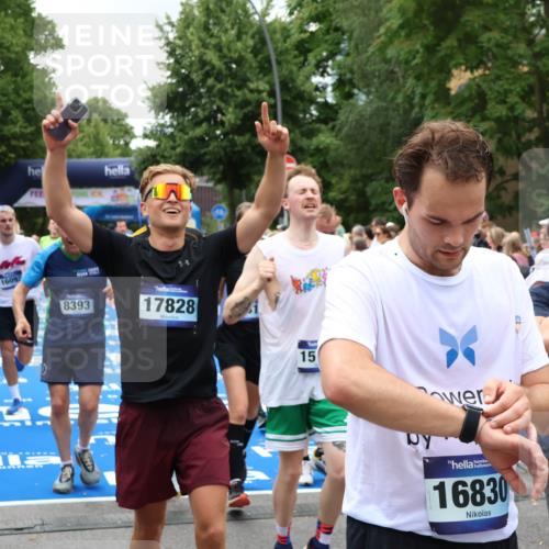 29.06.2025 - hella hamburg halbmarathon Zöllner http://msf.ph/oto/8248184 29.06.2025 10:57:35 Ziel 1239, 2236, 2652, 3435, 4502, 5015, 5134, 5457, 5458, 5728, 6281, 6302, 8393, 12144, 13245, 14571, 15695, 16093, 17758 meine-sportfotos.de