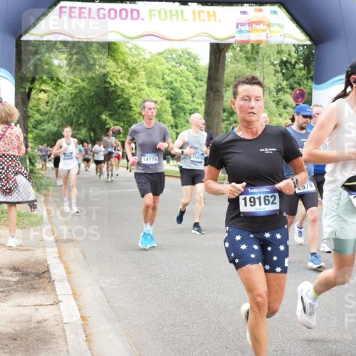 29.06.2025 - hella hamburg halbmarathon MichiJ http://msf.ph/oto/8248230 29.06.2025 10:51:26 Zwischen KM18-KM19 1194, 1702, 1992, 2298, 2782, 2979, 4542, 6585, 6907, 6908, 7081, 8520, 8561, 8810, 10962, 13171, 13793, 14176, 15915, 16095, 18707, 19162 meine-sportfotos.de