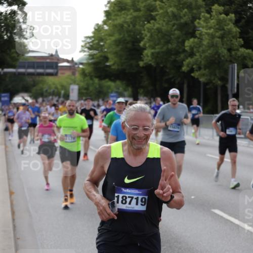 29.06.2025 - hella hamburg halbmarathon Jannik Wohlers http://msf.ph/oto/8248272 29.06.2025 09:55:46 Lombardsbrücke 1061, 1257, 1499, 1502, 1507, 1592, 1689, 2083, 2250, 2260, 2504, 2818, 2864, 3060, 4077, 4557, 5116, 5607, 6115, 6134, 6168, 7178, 7332, 7943, 8335, 8514, 8668, 8821, 8968, 8989, 9074, 9246, 9537, 10596, 11009, 11211, 11429, 11467, 11645, 12523, 12779, 12870, 12875, 13007, 13159, 13672, 13758, 13803, 13812, 13875, 13948, 14628, 14928, 15157, 15384, 15392, 15502, 15714, 15829, 15868, 15899, 16149, 16175, 16477, 16623, 16738, 16877, 17127, 17131, 17282, 17962, 18021 meine-sportfotos.de