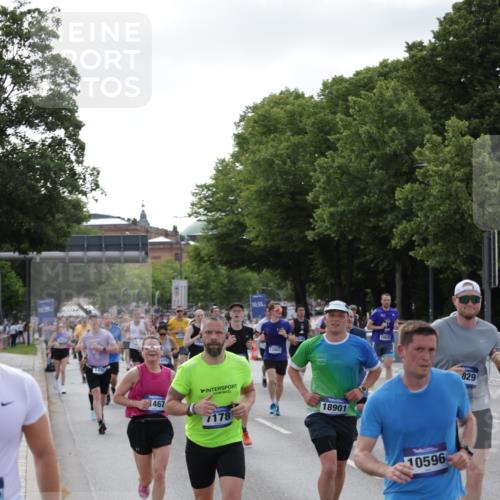 29.06.2025 - hella hamburg halbmarathon Jannik Wohlers http://msf.ph/oto/8248301 29.06.2025 09:55:47 Lombardsbrücke 1061, 1257, 1499, 1502, 1507, 1592, 1689, 2083, 2250, 2260, 2504, 2864, 3060, 4077, 4557, 5607, 6115, 6134, 6168, 7178, 7332, 7943, 8335, 8514, 8668, 8821, 8968, 8989, 9074, 9246, 9537, 9994, 10596, 11009, 11211, 11467, 11645, 12523, 12779, 12870, 12875, 13007, 13159, 13672, 13758, 13803, 13812, 13875, 13948, 14628, 14928, 15157, 15384, 15392, 15502, 15714, 15829, 15868, 15899, 16149, 16175, 16477, 16623, 16738, 16877, 17127, 17131, 17282, 17962, 18021 meine-sportfotos.de