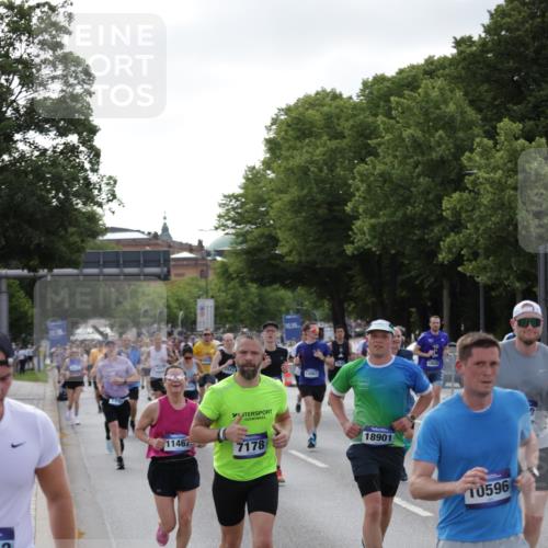29.06.2025 - hella hamburg halbmarathon Jannik Wohlers http://msf.ph/oto/8248310 29.06.2025 09:55:47 Lombardsbrücke 1061, 1257, 1499, 1502, 1507, 1592, 1689, 2083, 2250, 2260, 2504, 2864, 3060, 4077, 4557, 5607, 6115, 6134, 6168, 7178, 7332, 7943, 8335, 8514, 8668, 8821, 8968, 8989, 9074, 9246, 9537, 9994, 10596, 11009, 11211, 11467, 11645, 12523, 12779, 12870, 12875, 13007, 13159, 13672, 13758, 13803, 13812, 13875, 13948, 14628, 14928, 15157, 15384, 15392, 15502, 15714, 15829, 15868, 15899, 16149, 16175, 16477, 16623, 16738, 16877, 17127, 17131, 17282, 17962, 18021 meine-sportfotos.de