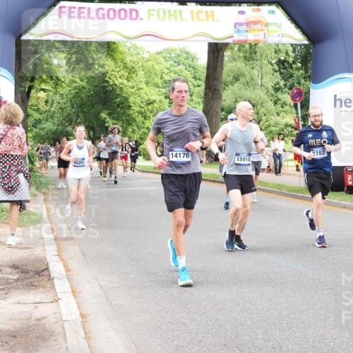 29.06.2025 - hella hamburg halbmarathon MichiJ http://msf.ph/oto/8248314 29.06.2025 10:51:27 Zwischen KM18-KM19 1194, 1702, 1992, 2298, 2782, 2979, 4542, 6585, 6907, 6908, 7081, 8520, 8561, 8810, 9526, 10962, 14176, 15915, 18707, 19162 meine-sportfotos.de