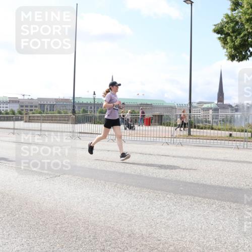 29.06.2025 - hella hamburg halbmarathon Lena Gebhardt http://msf.ph/oto/8248321 29.06.2025 10:10:12 Lombardsbrücke 1052, 1548, 1573, 3921, 4592, 5182, 5440, 5511, 7042, 7058, 7081, 7333, 7636, 7685, 8219, 8685, 8890, 9150, 9306, 9366, 9434, 9674, 9781, 9816, 10036, 10943, 11027, 11180, 12255, 12567, 13739, 13797, 14822, 15409, 16166, 16191, 16445, 16455, 16639, 16872, 17148, 17630, 17730, 17899, 18076, 18196, 18707, 19023, 19242 meine-sportfotos.de