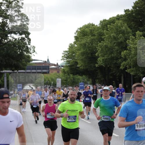 29.06.2025 - hella hamburg halbmarathon Jannik Wohlers http://msf.ph/oto/8248370 29.06.2025 09:55:47 Lombardsbrücke 1061, 1257, 1499, 1502, 1507, 1592, 1689, 2083, 2250, 2260, 2504, 2864, 3060, 4077, 4557, 5607, 6115, 6134, 6168, 7178, 7332, 7943, 8335, 8514, 8668, 8821, 8968, 8989, 9074, 9246, 9537, 9994, 10596, 11009, 11211, 11467, 11645, 12523, 12779, 12870, 12875, 13007, 13159, 13672, 13758, 13803, 13812, 13875, 13948, 14628, 14928, 15157, 15384, 15392, 15502, 15714, 15829, 15868, 15899, 16149, 16175, 16477, 16623, 16738, 16877, 17127, 17131, 17282, 17962, 18021 meine-sportfotos.de
