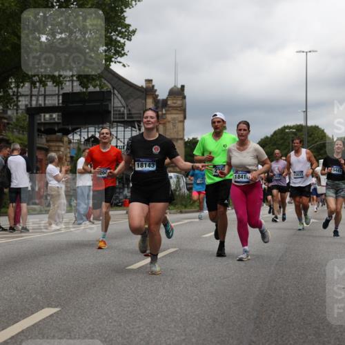 29.06.2025 - hella hamburg halbmarathon Yannick Fuchs http://msf.ph/oto/8248462 29.06.2025 10:47:50 20KM 1030, 1267, 1422, 1502, 1727, 1870, 2058, 2070, 2354, 2518, 2630, 3096, 3103, 3819, 4299, 5020, 5259, 5638, 5866, 6294, 6374, 6481, 6511, 6512, 6629, 6762, 6942, 7274, 7395, 7478, 7918, 8285, 8335, 8394, 8447, 9032, 9380, 9791, 9922, 11068, 11430, 11844, 12321, 12379, 12607, 12632, 13032, 13033, 13397, 13794, 13803, 13865, 13912, 14239, 14702, 15146, 15441, 15502, 15838, 15856, 15946, 16477, 16780, 17348, 17482, 18143, 18308, 18418, 18450, 18487, 18514, 18612, 19067 meine-sportfotos.de