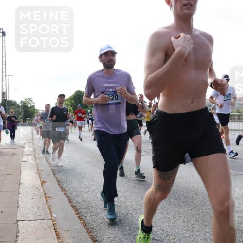 29.06.2025 - hella hamburg halbmarathon Lena Gebhardt http://msf.ph/oto/8248496 29.06.2025 09:56:36 Lombardsbrücke 1061, 1452, 1460, 1496, 1499, 1592, 1628, 1833, 1877, 2013, 2058, 2082, 2208, 2378, 2396, 2504, 2771, 2953, 2996, 3256, 3296, 3310, 3652, 4065, 4077, 4377, 4404, 4635, 4711, 4833, 5169, 5194, 5482, 5600, 5607, 5839, 5978, 6033, 6168, 6286, 6511, 6512, 6561, 6562, 7178, 7383, 7475, 7583, 7943, 8261, 8361, 8514, 8572, 8587, 8618, 8661, 8710, 8863, 8921, 8968, 8989, 8996, 9082, 9246, 9537, 9597, 9638, 10596 meine-sportfotos.de