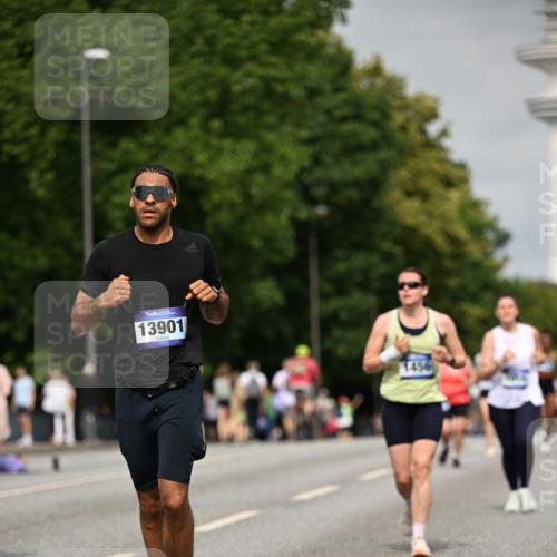 29.06.2025 - hella hamburg halbmarathon Dr. Thomas Lammeyer http://msf.ph/oto/8248506 29.06.2025 10:14:19 Kennedybrücke 1052, 1186, 1456, 1483, 1513, 4389, 7058, 7250, 7685, 8090, 8685, 9150, 9681, 9816, 9988, 11180 meine-sportfotos.de