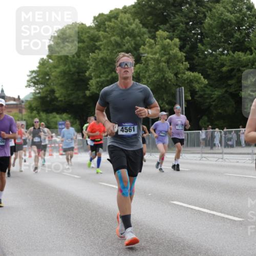 29.06.2025 - hella hamburg halbmarathon Jannik Wohlers http://msf.ph/oto/8248527 29.06.2025 10:30:45 Lombardsbrücke 1292, 1773, 1979, 2097, 2414, 2914, 4561, 4817, 5437, 5943, 6057, 6195, 6620, 6787, 7351, 7604, 8050, 8072, 8073, 8757, 9576, 10111, 10989, 11988, 12384, 12627, 14349, 15466, 15589, 16457, 17224, 17463, 17509, 17587, 17742, 17966, 19052, 19226 meine-sportfotos.de