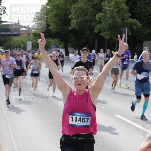 29.06.2025 - hella hamburg halbmarathon Jannik Wohlers http://msf.ph/oto/8248582 29.06.2025 09:55:49 Lombardsbrücke 1061, 1257, 1452, 1499, 1502, 1507, 1592, 2083, 2260, 2504, 3060, 4077, 4557, 5482, 5600, 5607, 6115, 6134, 6168, 7178, 7332, 7583, 7943, 8335, 8514, 8968, 8989, 8996, 9074, 9246, 9537, 9994, 10596, 11467, 12523, 12779, 12870, 12875, 13007, 13159, 13463, 13672, 13758, 13812, 13875, 13948, 14628, 14928, 15090, 15157, 15384, 15714, 15829, 15868, 15899, 16149, 16175, 16369, 16477, 16623, 16738, 16877, 16891, 16986, 17127, 17131, 17282, 17962, 18021 meine-sportfotos.de