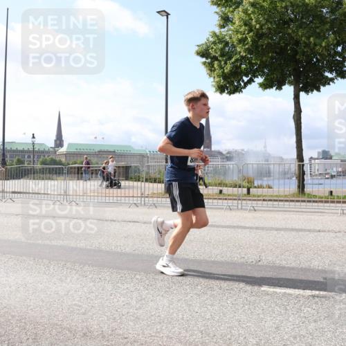 29.06.2025 - hella hamburg halbmarathon Lena Gebhardt http://msf.ph/oto/8248586 29.06.2025 10:10:14 Lombardsbrücke 1052, 1548, 1573, 3921, 4592, 5182, 5440, 5511, 7042, 7058, 7081, 7333, 7636, 7685, 8219, 8890, 9150, 9366, 9434, 9674, 9781, 9816, 10036, 10943, 11027, 11180, 12008, 12255, 12567, 13797, 14679, 14822, 15409, 16166, 16191, 16445, 16455, 16639, 16872, 17148, 17730, 17899, 18076, 18196, 18707, 19023 meine-sportfotos.de