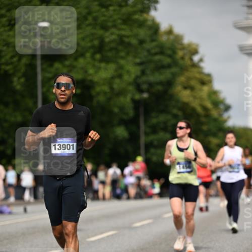 29.06.2025 - hella hamburg halbmarathon Dr. Thomas Lammeyer http://msf.ph/oto/8248594 29.06.2025 10:14:19 Kennedybrücke 1052, 1186, 1456, 1483, 1513, 4389, 7058, 7250, 7685, 8090, 8685, 9150, 9681, 9816, 9988, 11180 meine-sportfotos.de