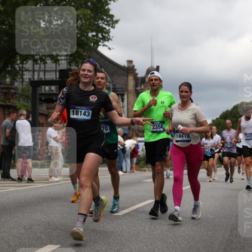 29.06.2025 - hella hamburg halbmarathon Yannick Fuchs http://msf.ph/oto/8248652 29.06.2025 10:47:50 20KM 1030, 1267, 1422, 1502, 1727, 1870, 2058, 2070, 2354, 2518, 2630, 3096, 3103, 3819, 4299, 5020, 5259, 5638, 5866, 6294, 6374, 6481, 6511, 6512, 6629, 6762, 6942, 7274, 7395, 7478, 7918, 8285, 8335, 8394, 8447, 9032, 9380, 9791, 9922, 11068, 11430, 11844, 12321, 12379, 12607, 12632, 13032, 13033, 13397, 13794, 13803, 13865, 13912, 14239, 14702, 15146, 15441, 15502, 15838, 15856, 15946, 16477, 16780, 17348, 17482, 18143, 18308, 18418, 18450, 18487, 18514, 18612, 19067 meine-sportfotos.de