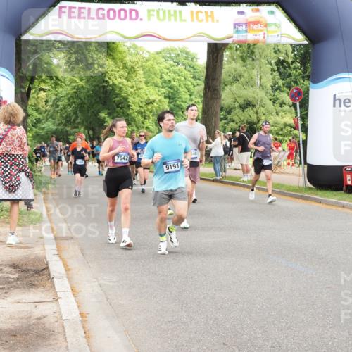 29.06.2025 - hella hamburg halbmarathon MichiJ http://msf.ph/oto/8248656 29.06.2025 10:51:31 Zwischen KM18-KM19 1992, 2298, 2782, 2979, 5396, 6585, 6907, 6908, 7042, 7081, 8520, 8810, 9191, 9526, 14176, 15915, 18440, 18707, 19162 meine-sportfotos.de