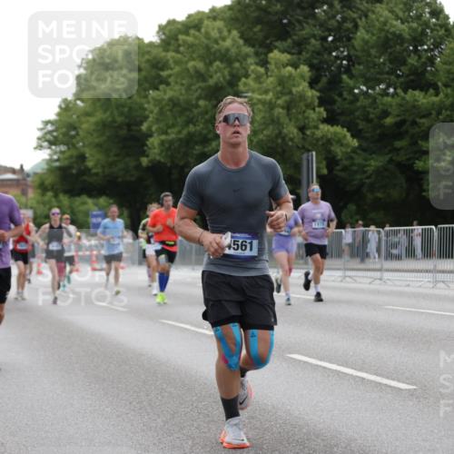 29.06.2025 - hella hamburg halbmarathon Jannik Wohlers http://msf.ph/oto/8248664 29.06.2025 10:30:45 Lombardsbrücke 1292, 1773, 1979, 2097, 2414, 2914, 4561, 4817, 5437, 5943, 6057, 6195, 6620, 6787, 7351, 7604, 8050, 8072, 8073, 8757, 9576, 10111, 10989, 11988, 12384, 12627, 14349, 15466, 15589, 16457, 17224, 17463, 17509, 17587, 17742, 17966, 19052, 19226 meine-sportfotos.de