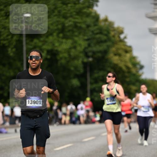 29.06.2025 - hella hamburg halbmarathon Dr. Thomas Lammeyer http://msf.ph/oto/8248686 29.06.2025 10:14:19 Kennedybrücke 1052, 1186, 1456, 1483, 1513, 4389, 7058, 7250, 7685, 8090, 8685, 9150, 9681, 9816, 9988, 11180 meine-sportfotos.de