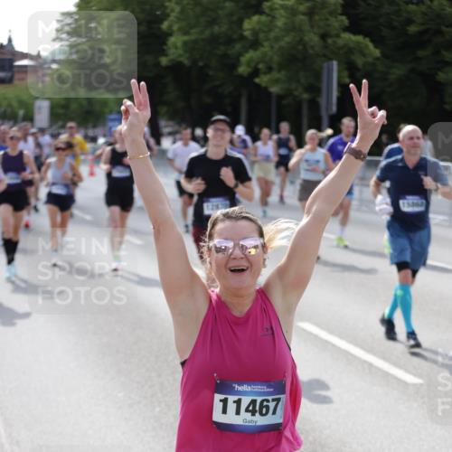 29.06.2025 - hella hamburg halbmarathon Jannik Wohlers http://msf.ph/oto/8248690 29.06.2025 09:55:49 Lombardsbrücke 1061, 1257, 1452, 1499, 1502, 1507, 1592, 2083, 2260, 2504, 3060, 4077, 4557, 5482, 5600, 5607, 6115, 6134, 6168, 7178, 7332, 7583, 7943, 8335, 8514, 8968, 8989, 8996, 9074, 9246, 9537, 9994, 10596, 11467, 12523, 12779, 12870, 12875, 13007, 13159, 13463, 13672, 13758, 13812, 13875, 13948, 14628, 14928, 15090, 15157, 15384, 15714, 15829, 15868, 15899, 16149, 16175, 16369, 16477, 16623, 16738, 16877, 16891, 16986, 17127, 17131, 17282, 17962, 18021 meine-sportfotos.de