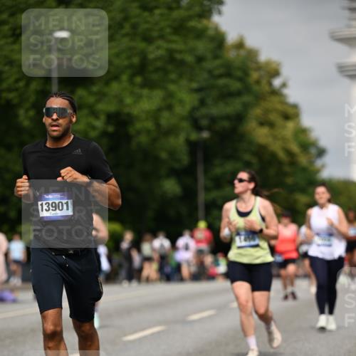 29.06.2025 - hella hamburg halbmarathon Dr. Thomas Lammeyer http://msf.ph/oto/8248762 29.06.2025 10:14:19 Kennedybrücke 1052, 1186, 1456, 1483, 1513, 4389, 7058, 7250, 7685, 8090, 8685, 9150, 9681, 9816, 9988, 11180 meine-sportfotos.de