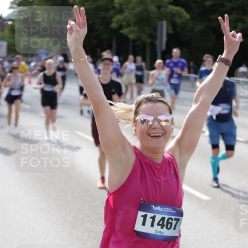 29.06.2025 - hella hamburg halbmarathon Jannik Wohlers http://msf.ph/oto/8248775 29.06.2025 09:55:49 Lombardsbrücke 1061, 1257, 1452, 1499, 1502, 1507, 1592, 2083, 2260, 2504, 3060, 4077, 4557, 5482, 5600, 5607, 6115, 6134, 6168, 7178, 7332, 7583, 7943, 8335, 8514, 8968, 8989, 8996, 9074, 9246, 9537, 9994, 10596, 11467, 12523, 12779, 12870, 12875, 13007, 13159, 13463, 13672, 13758, 13812, 13875, 13948, 14628, 14928, 15090, 15157, 15384, 15714, 15829, 15868, 15899, 16149, 16175, 16369, 16477, 16623, 16738, 16877, 16891, 16986, 17127, 17131, 17282, 17962, 18021 meine-sportfotos.de