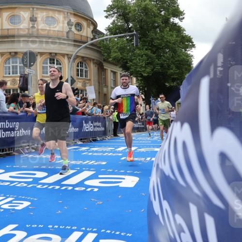 29.06.2025 - hella hamburg halbmarathon Strokosch-Dieckow http://msf.ph/oto/8248783 29.06.2025 10:39:41 Ziel 1358, 1975, 4398, 4888, 11284, 11806, 13190, 14077, 14204, 15094, 15435, 15744, 16580, 16761, 17005, 17215, 17360, 17425, 17792, 18013, 18154, 18803 meine-sportfotos.de