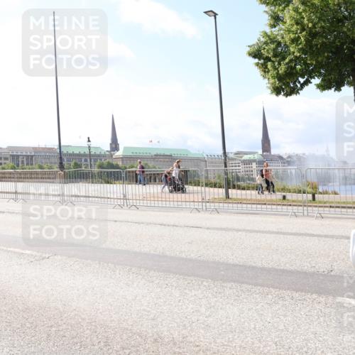 29.06.2025 - hella hamburg halbmarathon Lena Gebhardt http://msf.ph/oto/8248787 29.06.2025 10:10:15 Lombardsbrücke 1052, 1548, 1573, 3921, 4592, 5182, 5440, 5511, 7042, 7058, 7081, 7333, 7636, 7685, 8219, 8890, 9150, 9366, 9434, 9674, 9781, 9816, 10036, 10943, 11027, 11180, 12008, 12255, 12567, 13797, 13901, 14679, 14822, 15409, 16166, 16191, 16445, 16455, 16639, 16872, 17148, 17730, 17899, 18076, 18196, 18707, 19023 meine-sportfotos.de