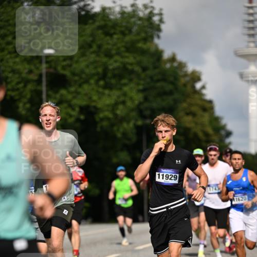 29.06.2025 - hella hamburg halbmarathon Dr. Thomas Lammeyer http://msf.ph/oto/8248791 29.06.2025 09:51:32 Kennedybrücke 1164, 1385, 1644, 1743, 2296, 2714, 2767, 3959, 4860, 5091, 5315, 6684, 6990, 7884, 8362, 9178, 9944, 10384, 10793, 10900, 10968, 11202, 11227 meine-sportfotos.de