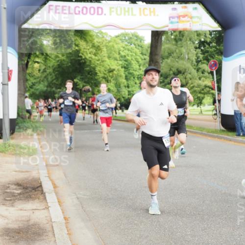 29.06.2025 - hella hamburg halbmarathon MichiJ http://msf.ph/oto/8248810 29.06.2025 10:28:42 Zwischen KM18-KM19 1358, 2573, 2714, 2972, 4888, 5752, 5803, 6649, 7495, 8370, 8574, 11284, 11714, 15015, 15421, 18013, 18614, 18979 meine-sportfotos.de