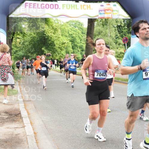 29.06.2025 - hella hamburg halbmarathon MichiJ http://msf.ph/oto/8248811 29.06.2025 10:51:33 Zwischen KM18-KM19 1863, 2298, 2782, 3039, 5396, 6585, 7042, 9191, 9526, 13542, 14465, 15137, 15915, 18395, 18440 meine-sportfotos.de