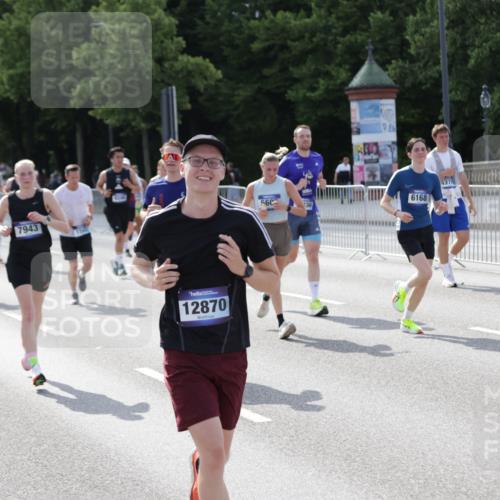 29.06.2025 - hella hamburg halbmarathon Jannik Wohlers http://msf.ph/oto/8248822 29.06.2025 09:55:51 Lombardsbrücke 1061, 1452, 1499, 1502, 1592, 2083, 2260, 2504, 3060, 4077, 5482, 5600, 5607, 6115, 6168, 7178, 7332, 7583, 7943, 8335, 8514, 8968, 8989, 8996, 9246, 9537, 9994, 10596, 11467, 12523, 12779, 12870, 12875, 13007, 13159, 13463, 13812, 13875, 13948, 14928, 15090, 15157, 15384, 15714, 15829, 15868, 15899, 16149, 16369, 16477, 16623, 16877, 16891, 16986, 17127, 17131, 17282, 17962, 18021 meine-sportfotos.de