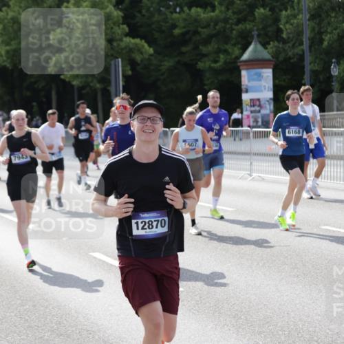 29.06.2025 - hella hamburg halbmarathon Jannik Wohlers http://msf.ph/oto/8248857 29.06.2025 09:55:51 Lombardsbrücke 1061, 1452, 1499, 1502, 1592, 2083, 2260, 2504, 3060, 4077, 5482, 5600, 5607, 6115, 6168, 7178, 7332, 7583, 7943, 8335, 8514, 8968, 8989, 8996, 9246, 9537, 9994, 10596, 11467, 12523, 12779, 12870, 12875, 13007, 13159, 13463, 13812, 13875, 13948, 14928, 15090, 15157, 15384, 15714, 15829, 15868, 15899, 16149, 16369, 16477, 16623, 16877, 16891, 16986, 17127, 17131, 17282, 17962, 18021 meine-sportfotos.de