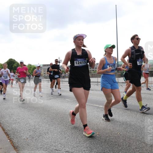 29.06.2025 - hella hamburg halbmarathon Lena Gebhardt http://msf.ph/oto/8248860 29.06.2025 10:45:36 Lombardsbrücke 1033, 1060, 1085, 1100, 1104, 1421, 1426, 1555, 1685, 1713, 1798, 1854, 1983, 2008, 2216, 2217, 2522, 2550, 2657, 2664, 2917, 2954, 2965, 2973, 3160, 3164, 3357, 3377, 3879, 3993, 4099, 4102, 4104, 4186, 4224, 4306, 4317, 4337, 4388, 4504, 4572, 4820, 4851, 5044, 5099, 5108, 5339, 5635, 5636, 5949, 6133, 6150, 6509, 6623, 6763, 6788, 6911, 6922, 6980, 7268, 7283, 7356, 7530, 7541, 7859, 8594, 8605, 8745, 8762, 9620, 10030, 10182, 10225, 10327, 10329, 10367, 10511, 11314 meine-sportfotos.de
