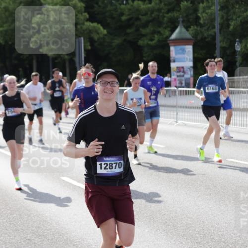 29.06.2025 - hella hamburg halbmarathon Jannik Wohlers http://msf.ph/oto/8248867 29.06.2025 09:55:51 Lombardsbrücke 1061, 1452, 1499, 1502, 1592, 2083, 2260, 2504, 3060, 4077, 5482, 5600, 5607, 6115, 6168, 7178, 7332, 7583, 7943, 8335, 8514, 8968, 8989, 8996, 9246, 9537, 9994, 10596, 11467, 12523, 12779, 12870, 12875, 13007, 13159, 13463, 13812, 13875, 13948, 14928, 15090, 15157, 15384, 15714, 15829, 15868, 15899, 16149, 16369, 16477, 16623, 16877, 16891, 16986, 17127, 17131, 17282, 17962, 18021 meine-sportfotos.de